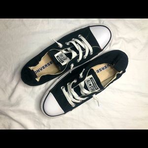 Low top black comfy converse. Super trendy and stylish. Size 9, fits more as 8.5
